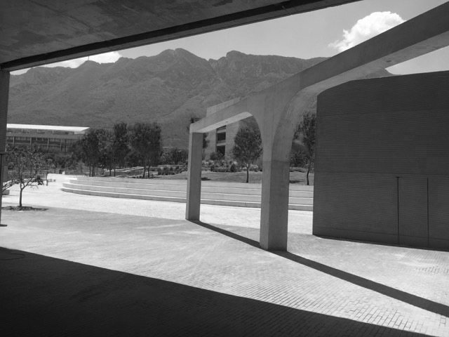 Detalle arquitectónico de ESTOA UDEM