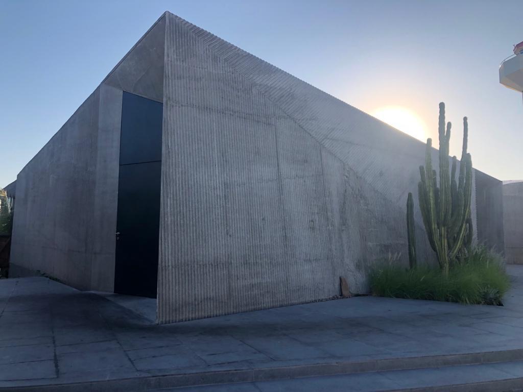 Edificio de La Marina en concreto aparente